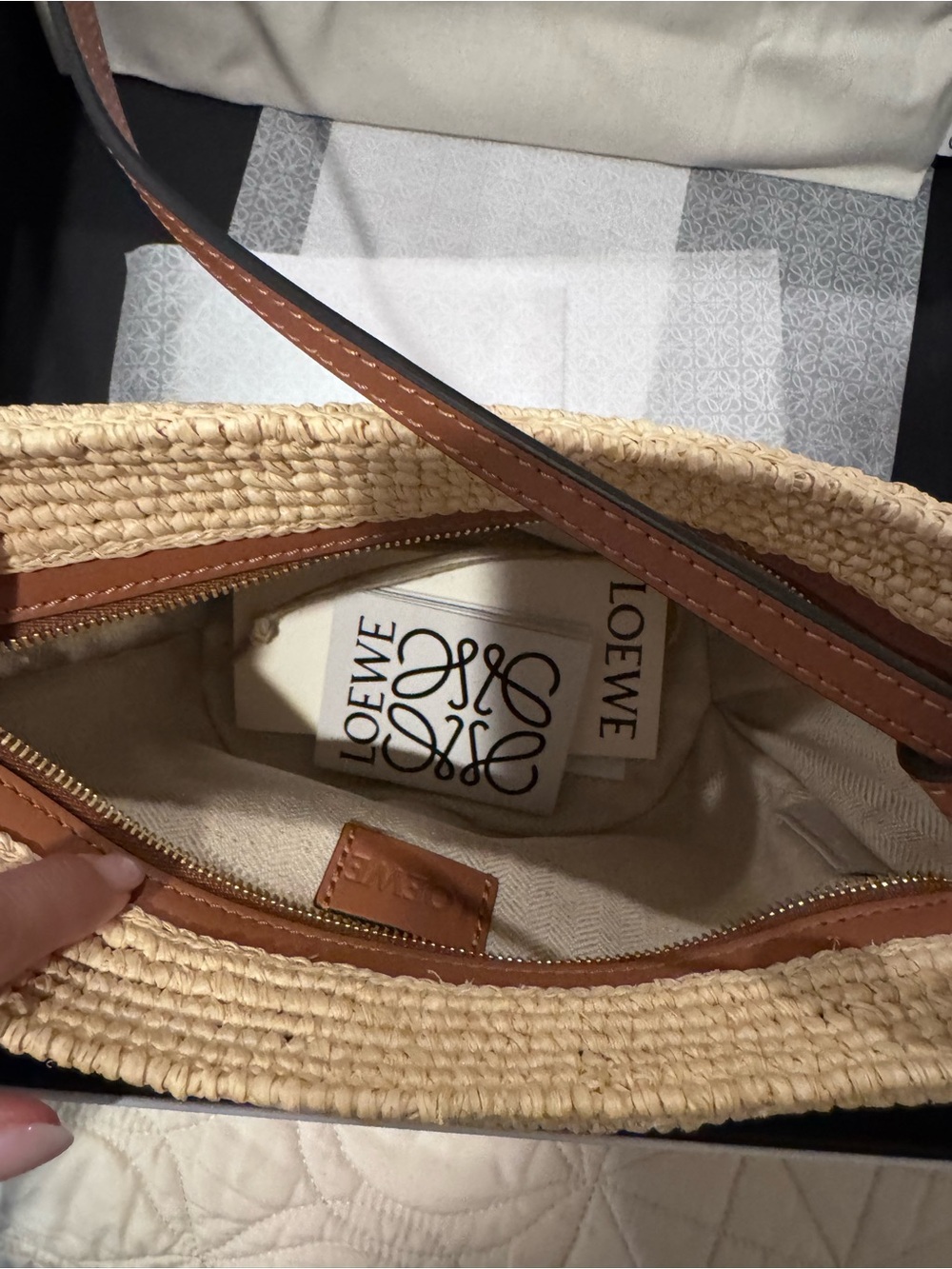 Loewe Slit pochette bag in raffia and calfskin- NEW with tags and box - Picture 7 of 10